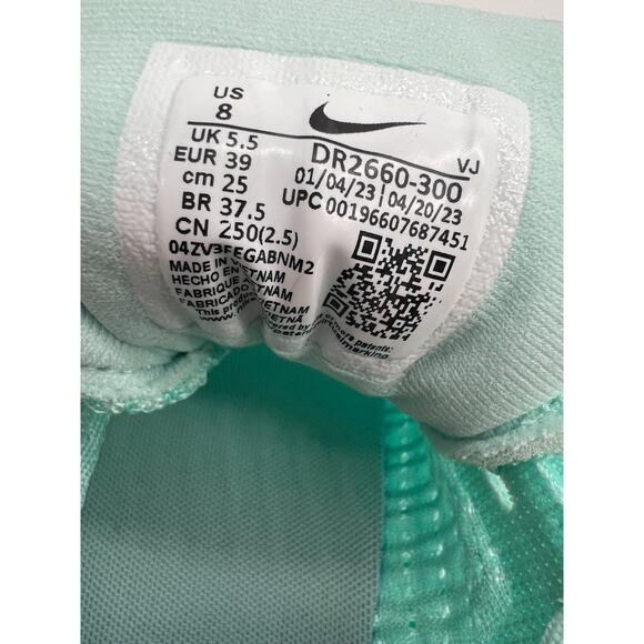 Nike Women's Invincible 3 Running Shoes Jade Ice/Clear Jade DR2660-300 Size 8 - Picture 3 of 12